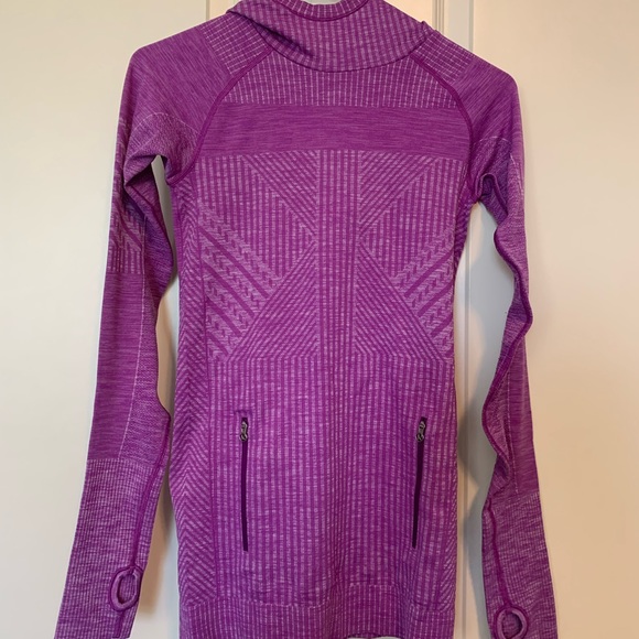 Lululemon Tight Long sleeve with hood - Picture 2 of 4